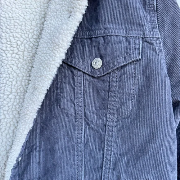 Womens Sherpa lined Levi’s Corduroy Jacket - Picture 5 of 8